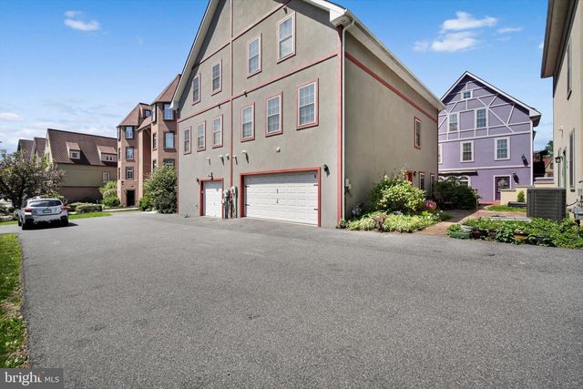 5 N VILLAGE CIR, Reinholds, PA 17569