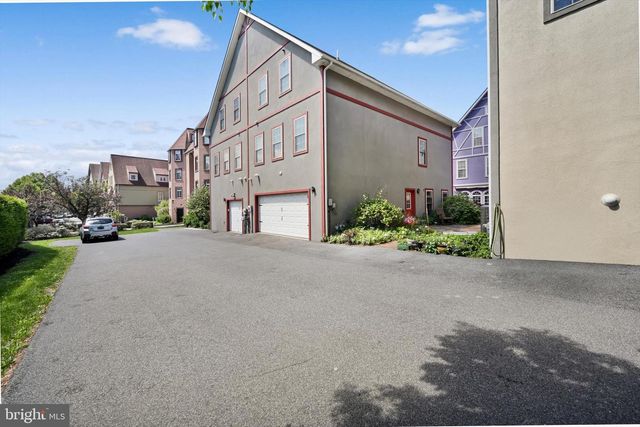 5 N VILLAGE CIR, Reinholds, PA 17569