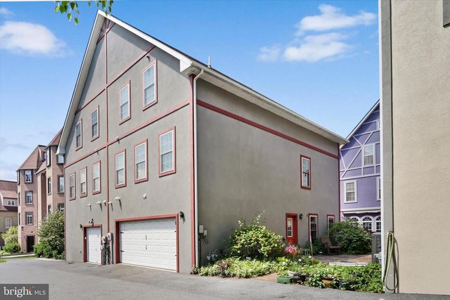 5 N VILLAGE CIR, Reinholds, PA 17569