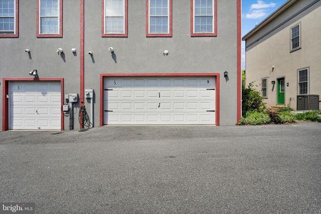 5 N VILLAGE CIR, Reinholds, PA 17569