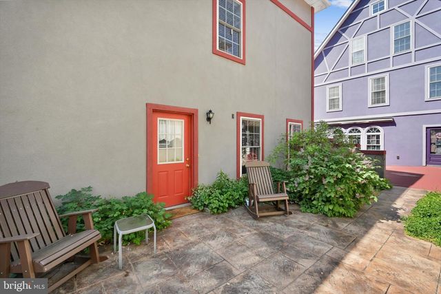 5 N VILLAGE CIR, Reinholds, PA 17569