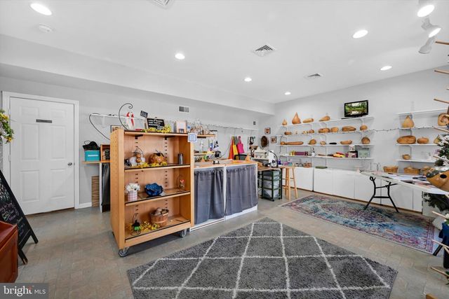 5 N VILLAGE CIR, Reinholds, PA 17569