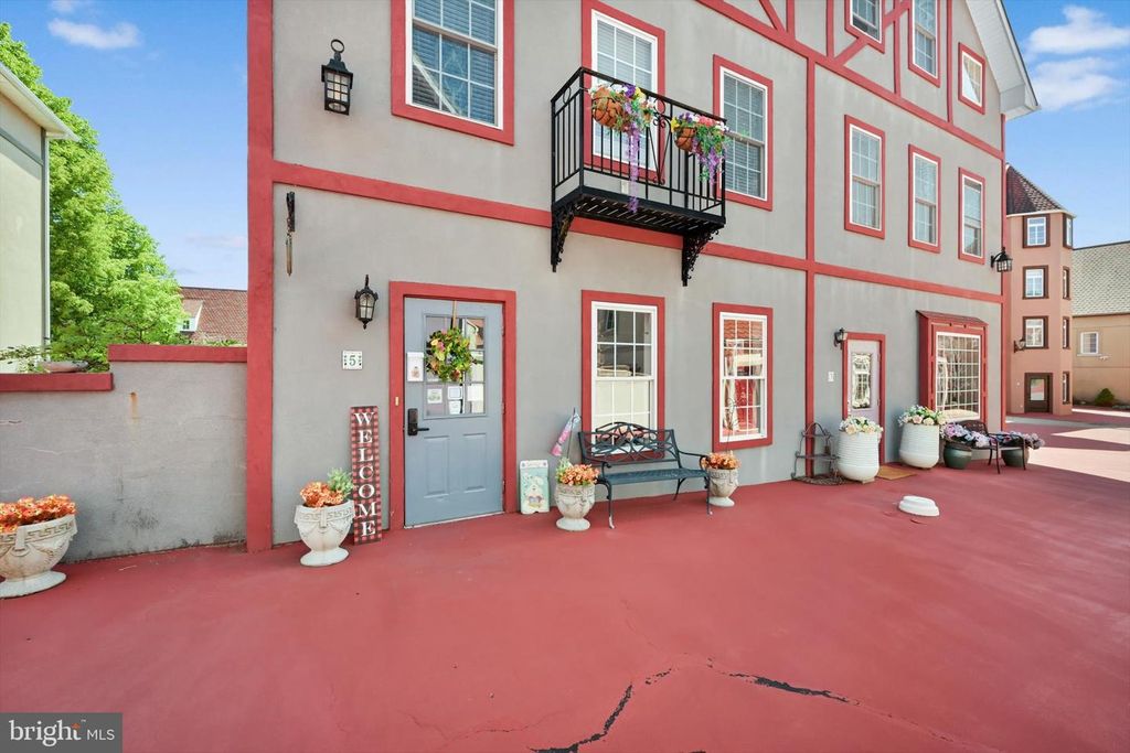 5 N VILLAGE CIR, Reinholds, PA 17569