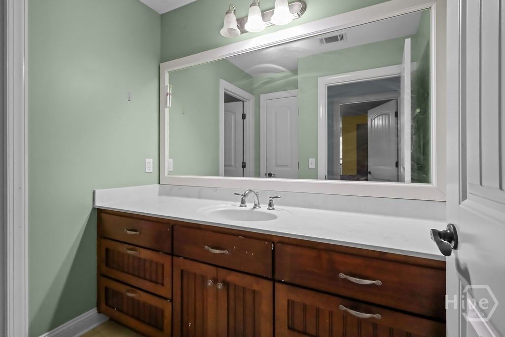 Image 29 of property listing at 20 Chaple Lane, Richmond Hill, GA 31324