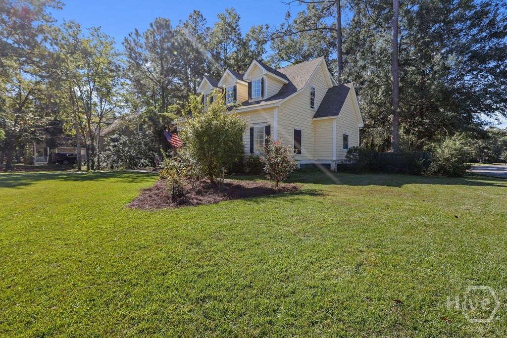 Image 5 of property listing at 20 Chaple Lane, Richmond Hill, GA 31324
