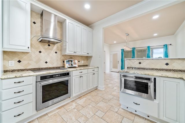 92 Lake Shore Dr, Corpus Christi, TX 78413