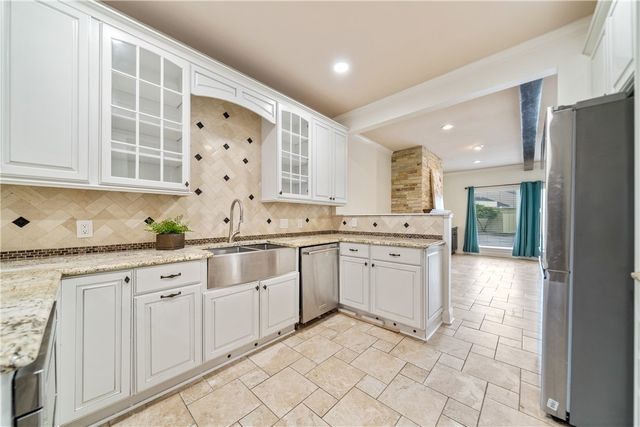 92 Lake Shore Dr, Corpus Christi, TX 78413
