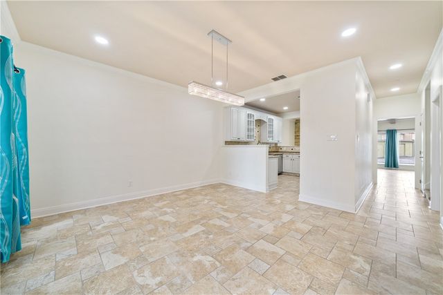 92 Lake Shore Dr, Corpus Christi, TX 78413