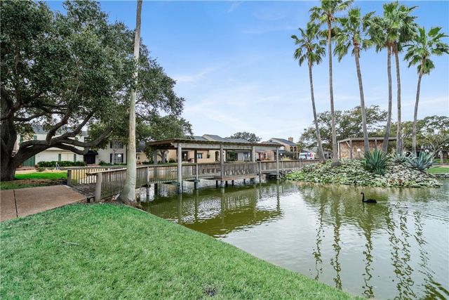 92 Lake Shore Dr, Corpus Christi, TX 78413