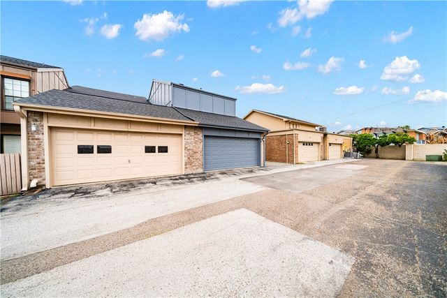 92 Lake Shore Dr, Corpus Christi, TX 78413