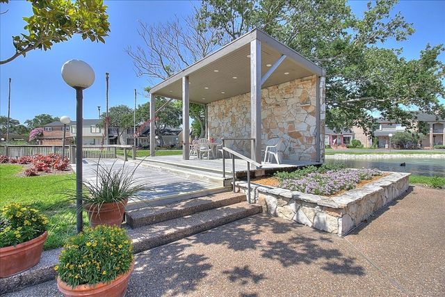 92 Lake Shore Dr, Corpus Christi, TX 78413