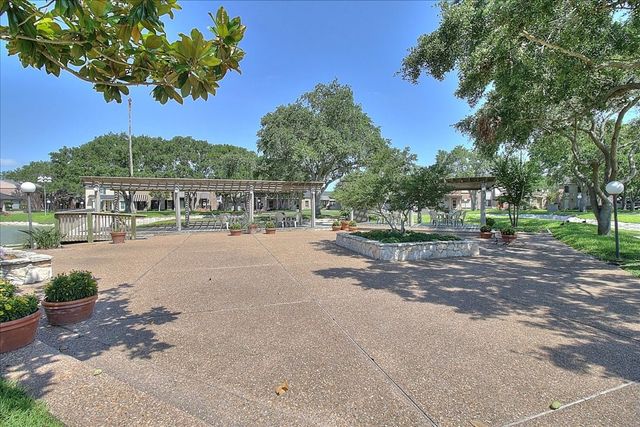 92 Lake Shore Dr, Corpus Christi, TX 78413