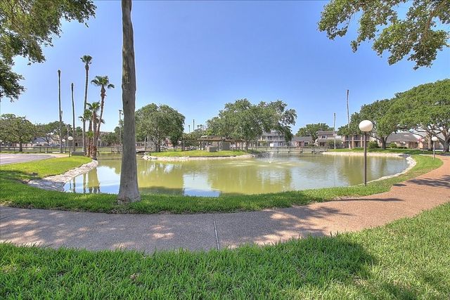 92 Lake Shore Dr, Corpus Christi, TX 78413