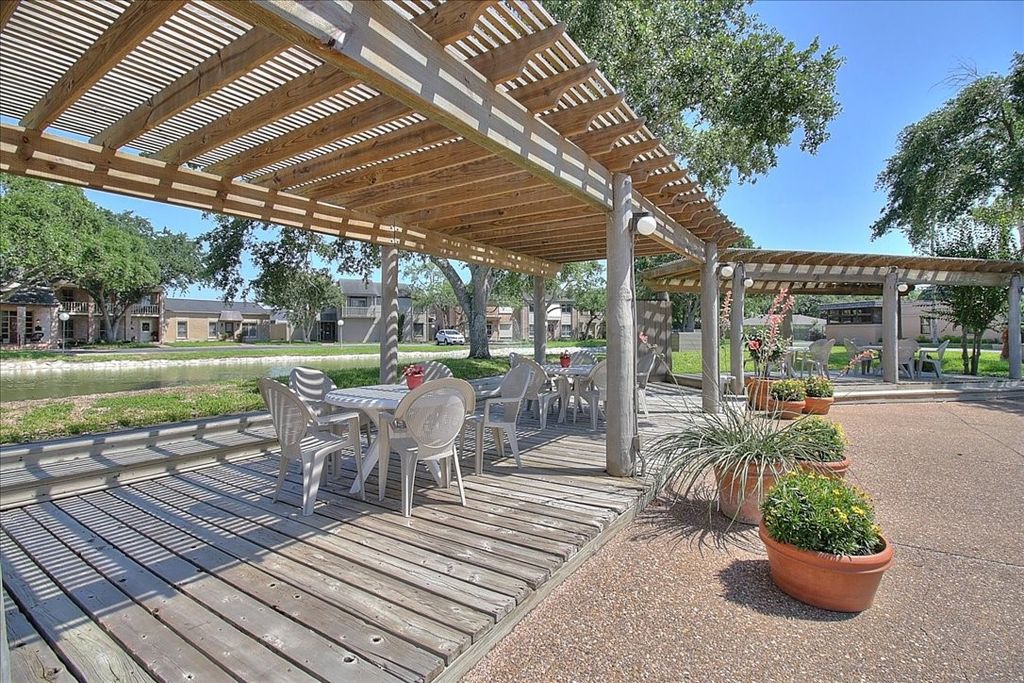 92 Lake Shore Dr, Corpus Christi, TX 78413 — photo 3