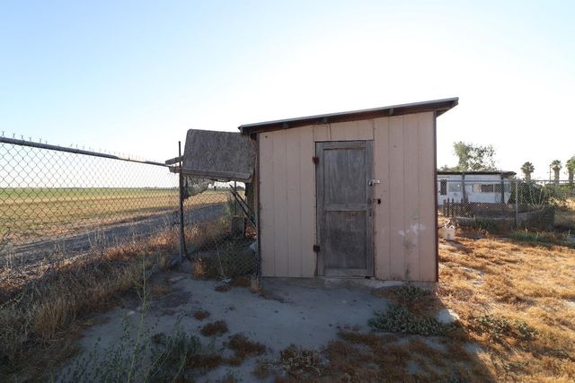 7337 W Mount Whitney Avenue, Riverdale, CA 93656