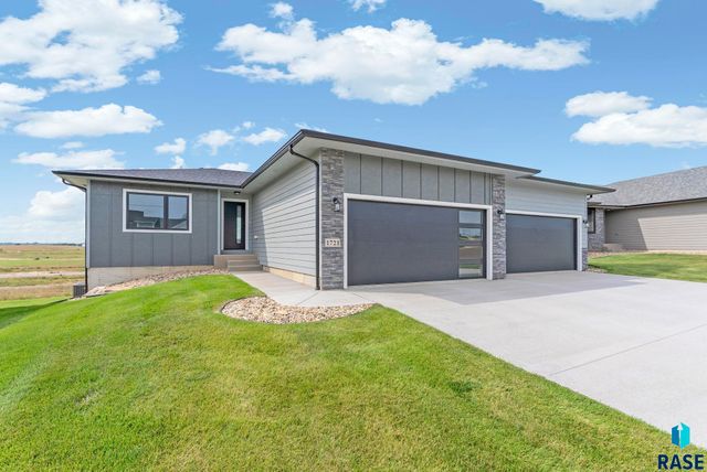 1721 N CONCORD Dr Drive, Sioux Falls, SD 57110
