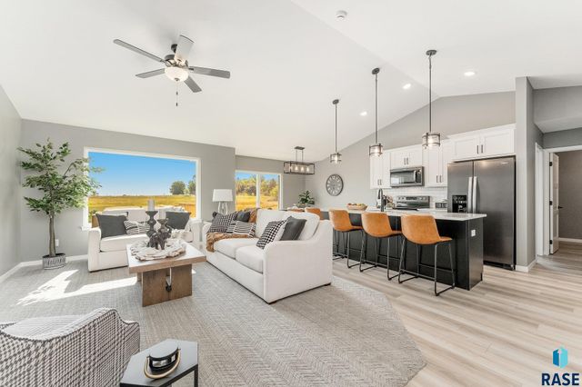 1721 N CONCORD Dr, Sioux Falls, SD 57110