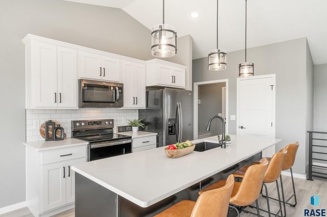 1721 N CONCORD Dr, Sioux Falls, SD 57110