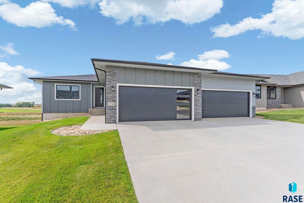 1721 N CONCORD Dr Drive, Sioux Falls, SD 57110