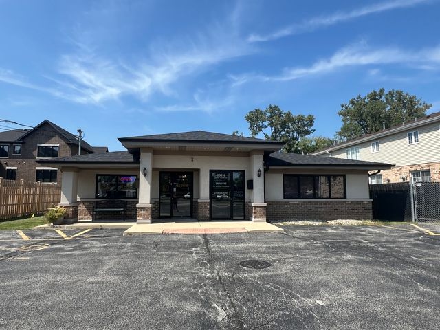 10016 S Roberts Road 1-South, Palos Hills, IL 60465