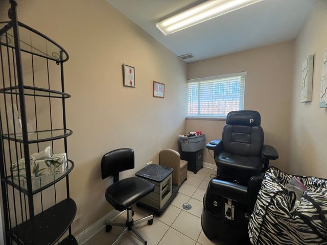 10016 S Roberts Road 1-South, Palos Hills, IL 60465
