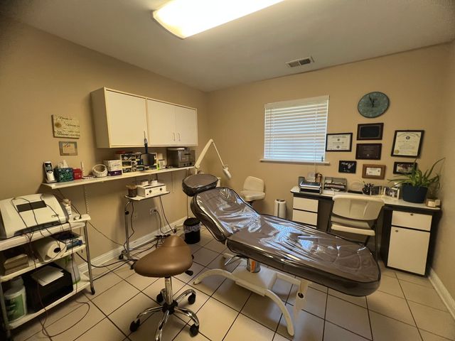 10016 S Roberts Road 1-South, Palos Hills, IL 60465