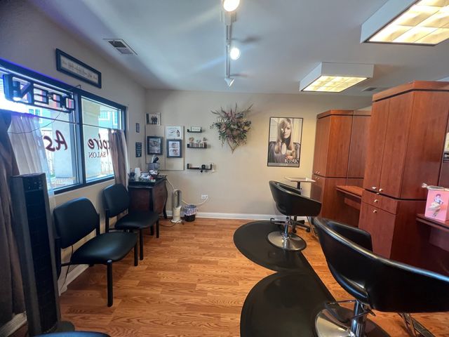 10016 S Roberts Road 1-South, Palos Hills, IL 60465
