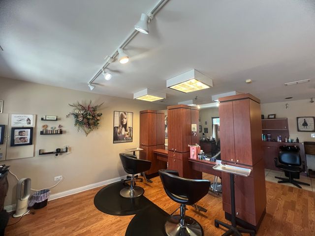 10016 S Roberts Road 1-South, Palos Hills, IL 60465