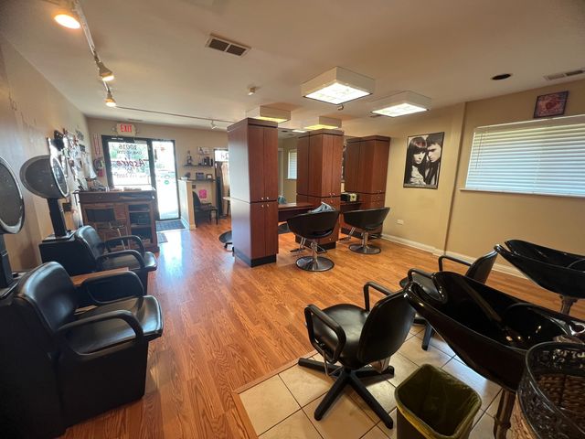 10016 S Roberts Road 1-South, Palos Hills, IL 60465