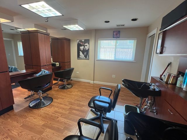 10016 S Roberts Road 1-South, Palos Hills, IL 60465