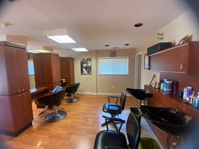 10016 S Roberts Road 1-South, Palos Hills, IL 60465