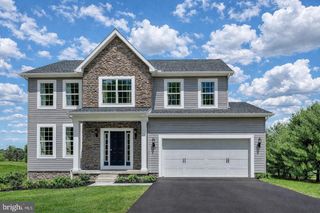 192 LEDGER DR #72, Hanover, PA 17331