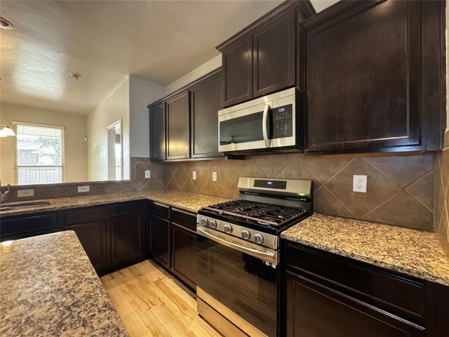 11016 SW 39th Court, Mustang, OK 73064