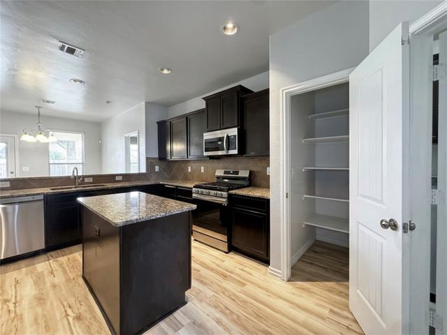 11016 SW 39th Court, Mustang, OK 73064