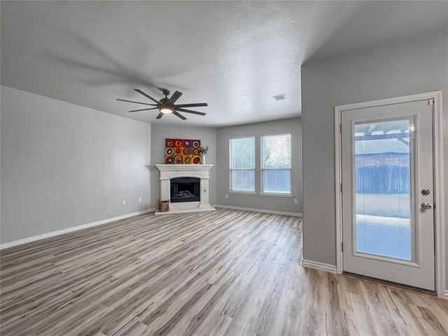 11016 SW 39th Court, Mustang, OK 73064
