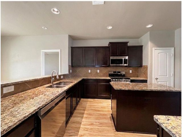 11016 SW 39th Court, Mustang, OK 73064