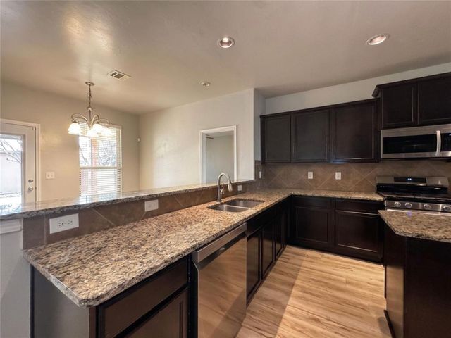 11016 SW 39th Court, Mustang, OK 73064