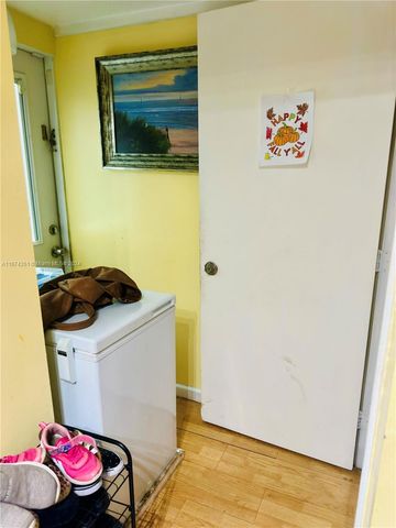 523 S 61st Ave, Hollywood, FL 33023