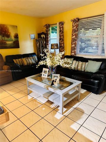 523 S 61st Ave, Hollywood, FL 33023