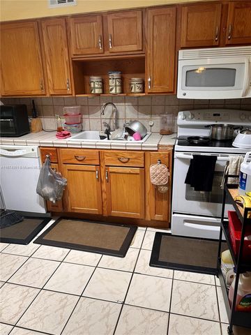 523 S 61st Ave, Hollywood, FL 33023