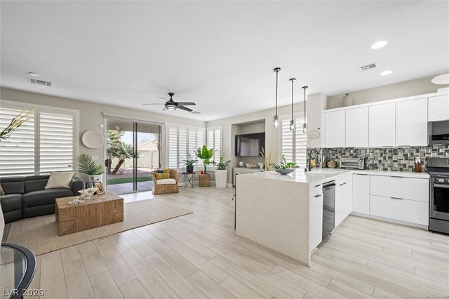 10232 Roma Madre Avenue, Las Vegas, NV 89135