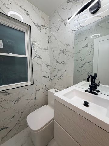 3024 W Fargo Avenue, Chicago, IL 60645