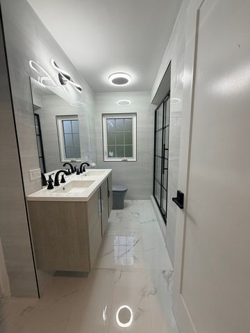3024 W Fargo Avenue, Chicago, IL 60645