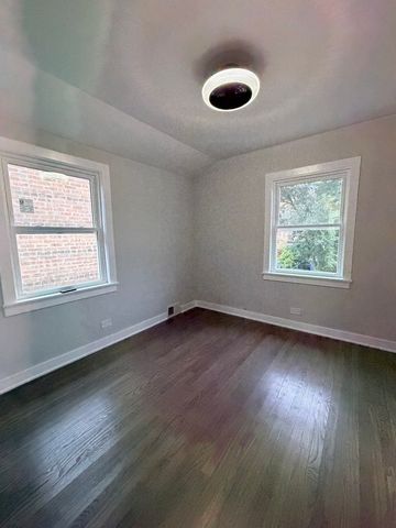 3024 W Fargo Avenue, Chicago, IL 60645