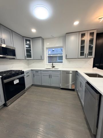 3024 W Fargo Avenue, Chicago, IL 60645