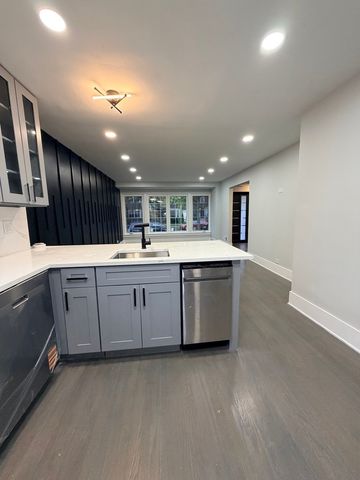 3024 W Fargo Avenue, Chicago, IL 60645