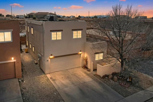 32 Sunset Canyon Lane, Santa Fe, NM 87508