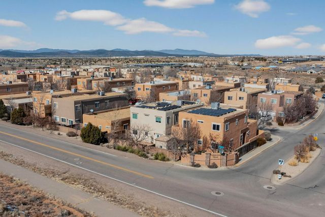 32 Sunset Canyon Lane, Santa Fe, NM 87508