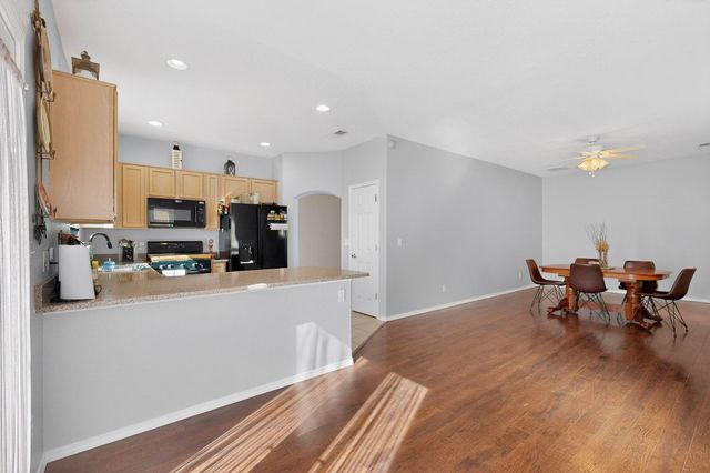 32 Sunset Canyon Lane, Santa Fe, NM 87508