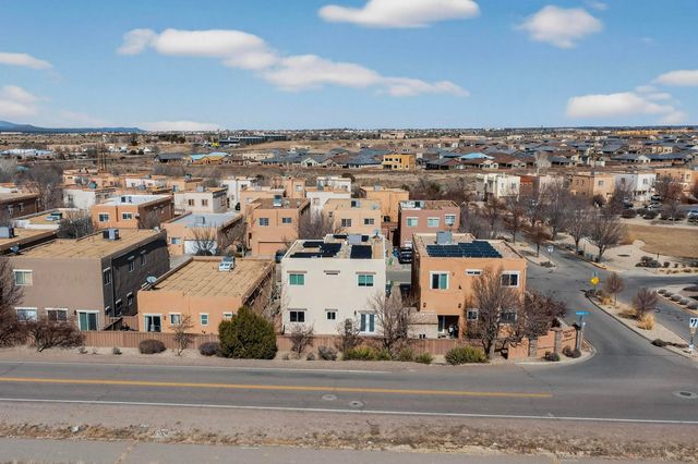 32 Sunset Canyon Lane, Santa Fe, NM 87508